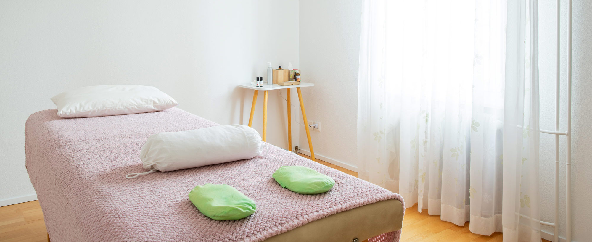 Behandlungsraum von Lumière Touch Massage – Tantra Massage Luzern | Christina Birrer. Massage Termin buchen und entspannen